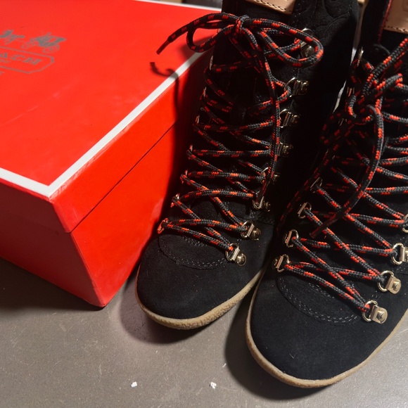 NEW IN BOX Coach Noelle hidden wedge ankle boots with red and black laces - Picture 7 of 9